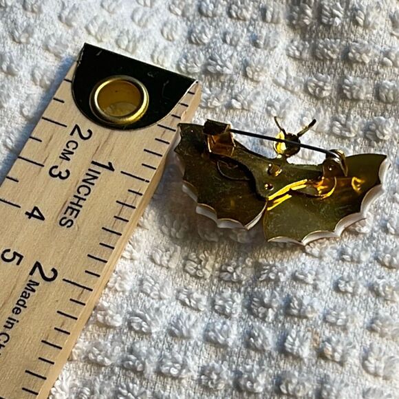 Vintage butterfly brooch made of shell. - Picture 4 of 5